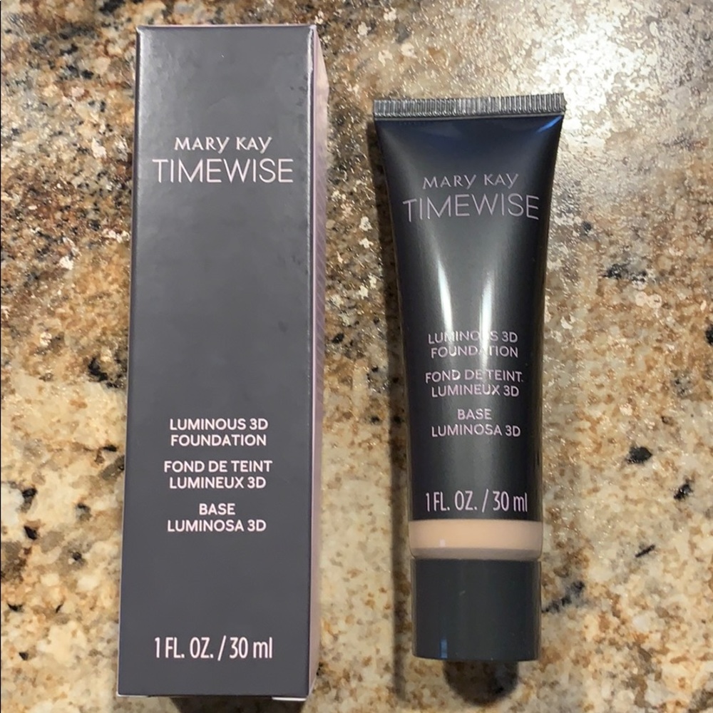Mary Kay Luminous 3D Foundation.  NIB